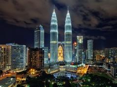 By på himmelen - Petronas Towers i Kuala Lumpur Høyden på tvillingtårnene i Malaysia