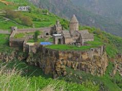 Traveling around Armenia from dawn to dusk: Yerevan-Noravank-Jermuk-Tatev-Goris-Yerevan How to get from Yerevan to Tatev