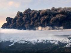 Naučnici zvone na uzbunu: džinovski vulkan Katla se budi na Islandu (5 fotografija) Vulkan Eyjafjallajokull gdje se nalazi